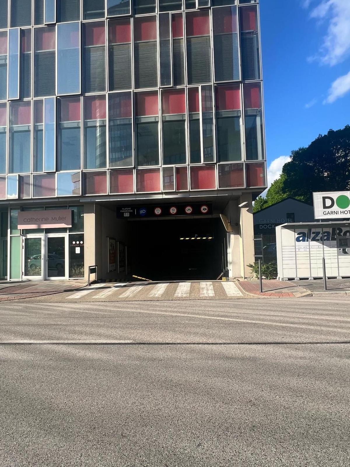 Garni Hotel Dock Bratislava Buitenkant foto